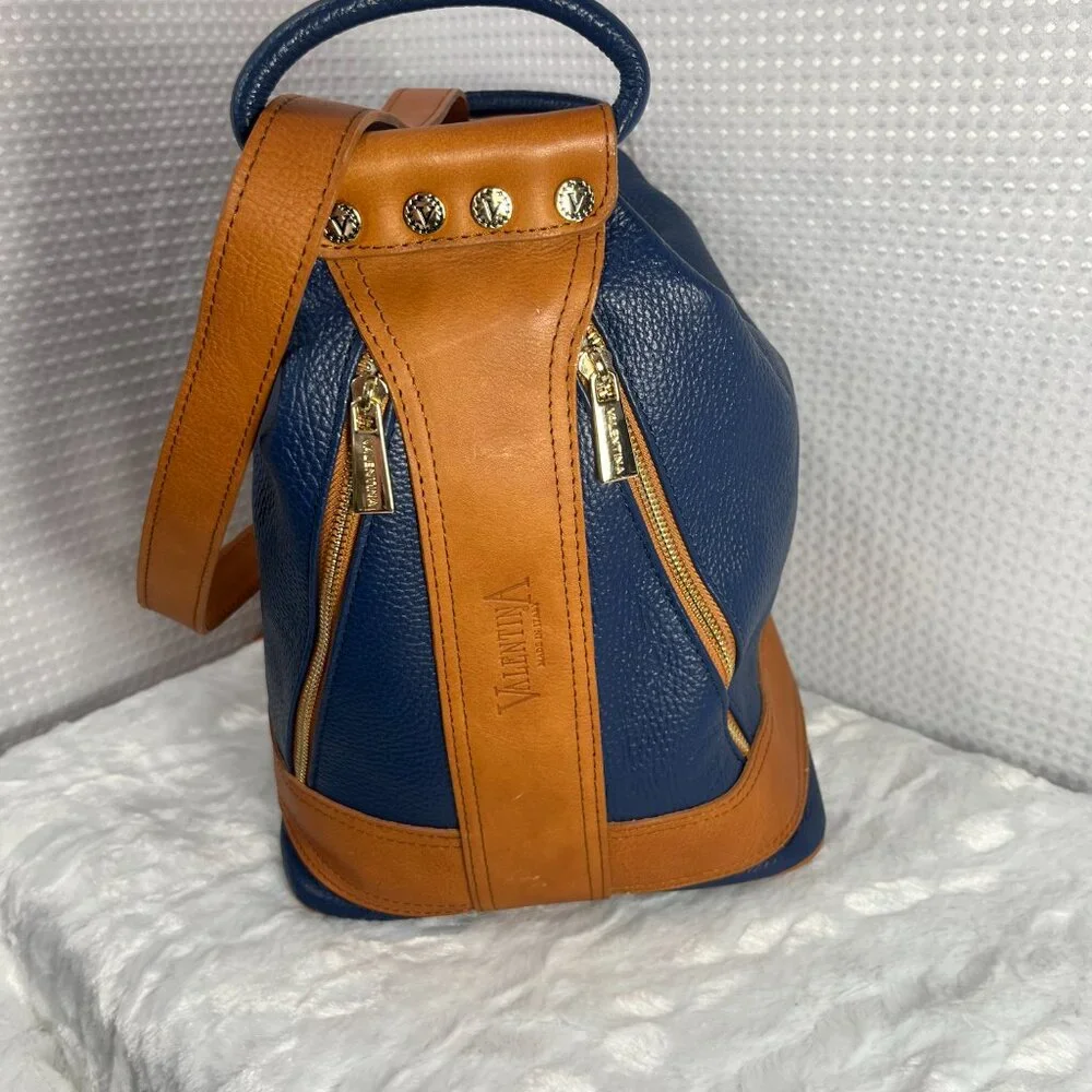 Valentina Italian leather convertible sling backpack in blue/tan pebbled leather - Picture 5 of 13
